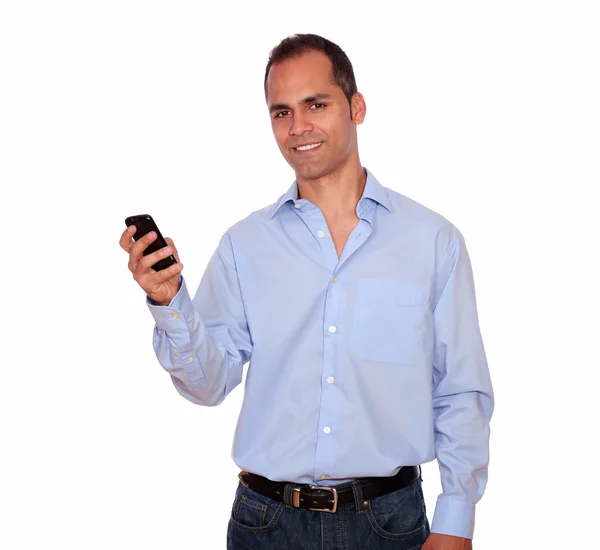 핸드폰에 전화 하는 매력적인 성인 남자 — 스톡 사진