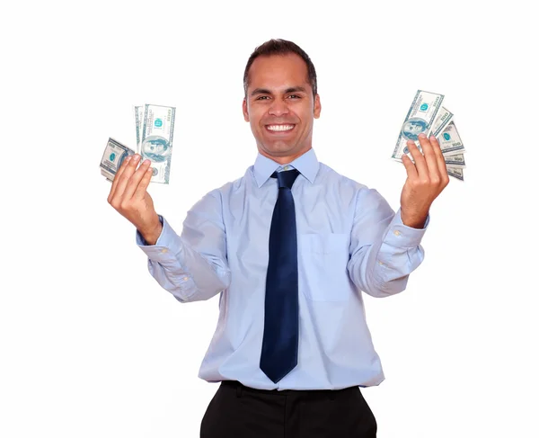 Sonriente latino adulto sosteniendo dólares en efectivo — Foto de Stock