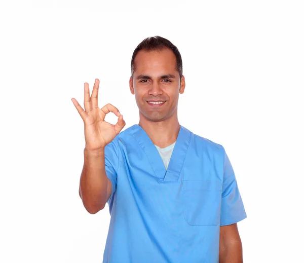 Stilig sjuksköterska visar positiva tecken med handen — Stockfoto