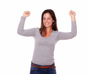 size gülümseyen bir zafer kutluyor mutlu erkek