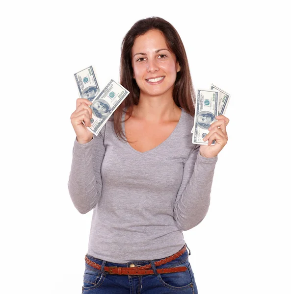 Прекрасная женщина держит доллары, стоя — стоковое фото