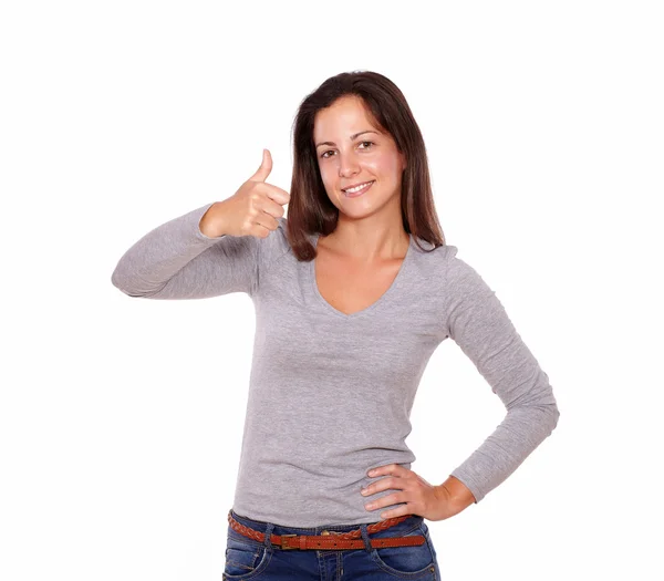 Lächelnde Dame zeigt positives Zeichen mit Fingern — Stockfoto