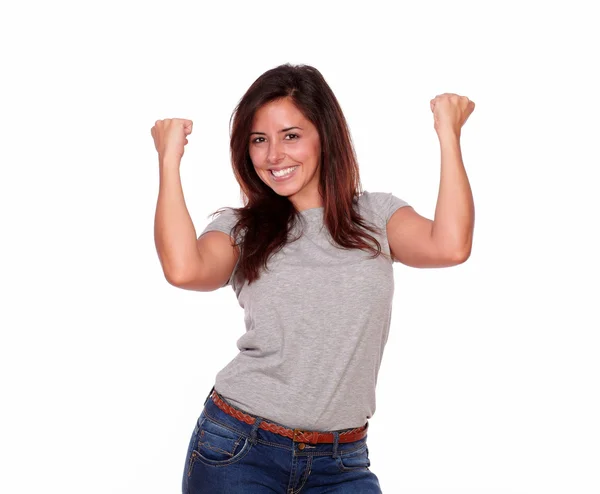 Aufgeregte hispanische junge Frau feiert einen Sieg — Stockfoto