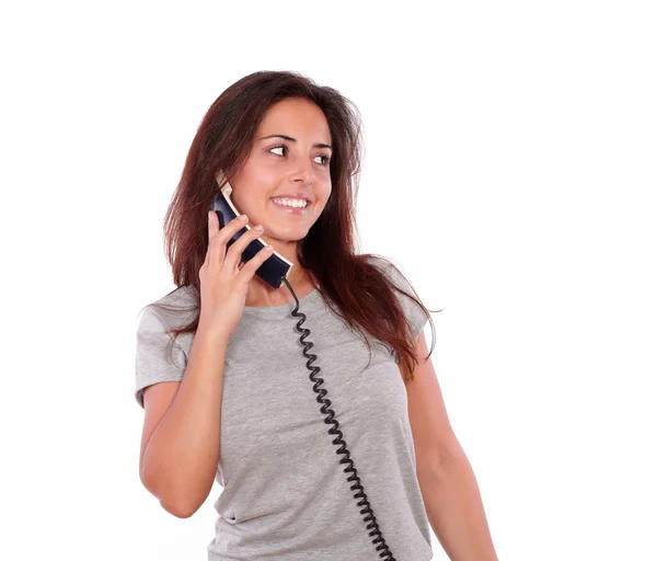 Gyönyörű fiatal nő beszél telefonon — Stock Fotó