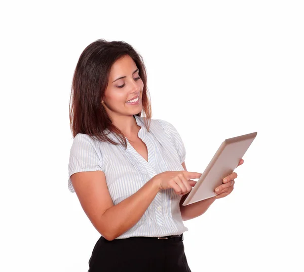 Okouzlující mladá žena pracující na počítači tablet pc — Stock fotografie