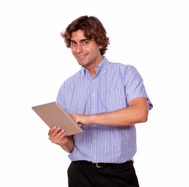 yakışıklı genç adam onun tablet PC'yi kullanma