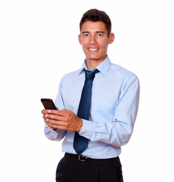 Junge männliche Geschäftsmann SMS auf seinem Handy — Stockfoto