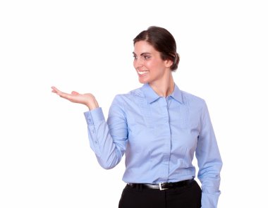 onun elini tutarak güzel kadın