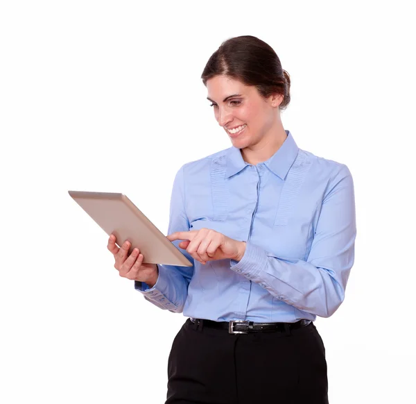 在 tablet pc 上工作的女性 — 图库照片