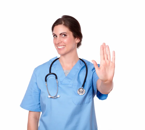 Giovane infermiera in blu con un gesto ad alta mano — Foto Stock