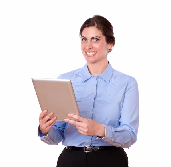 Žena stojící pomocí počítače tablet pc — Stock fotografie