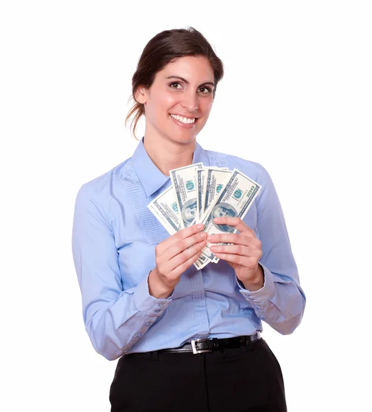 Mujer sonriendo sosteniendo el dinero — Foto de Stock