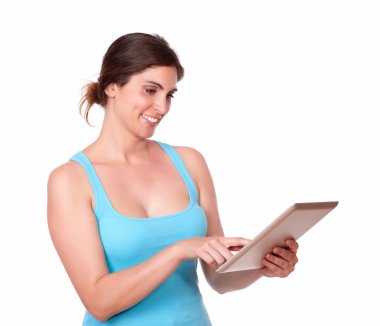 çekici genç bir kadın Tablet PC'yi kullanma