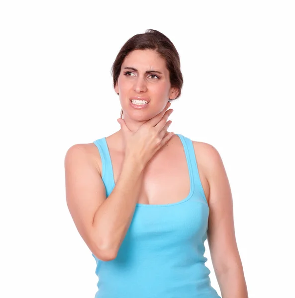 Lateinische junge Frau mit Schmerzen im Hals — Stockfoto
