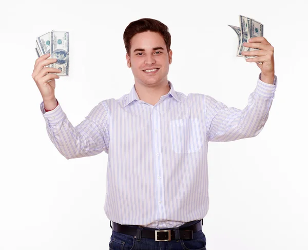 Charmig ung man stående medan du håller kontant — Stockfoto