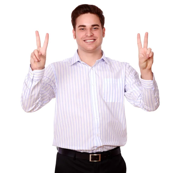 Pohledný mladý muž s vítězství gesto — Stock fotografie