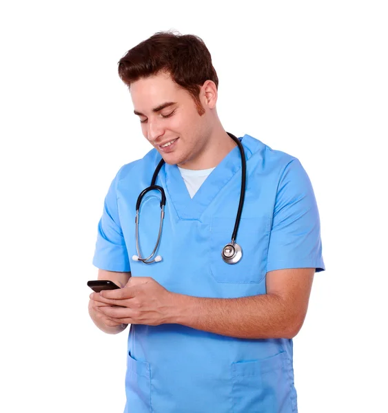 Attractive nurse man texting on cellphone — Stock Photo, Image