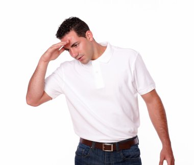 İspanyol yakışıklı olan baş ağrısı ile