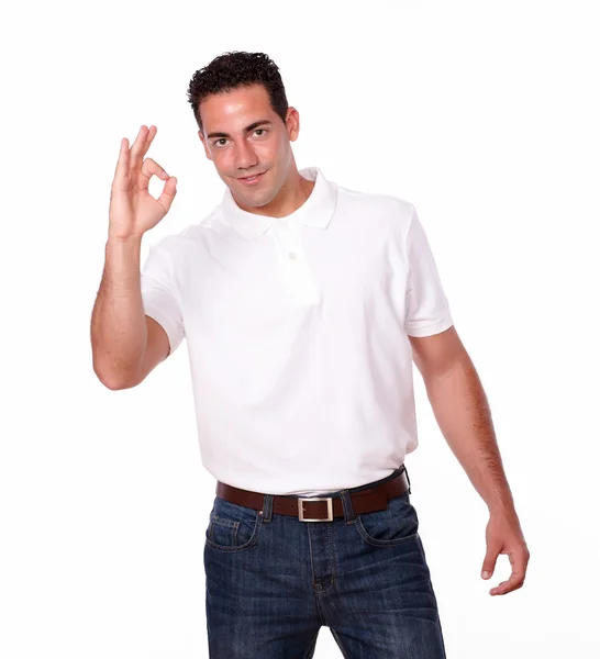 Hombre hispano adulto con signo aceptable — Foto de Stock