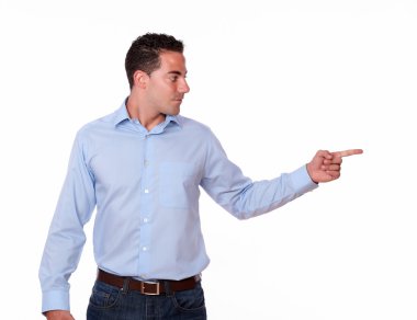 Hispanik erkek için sol işaret