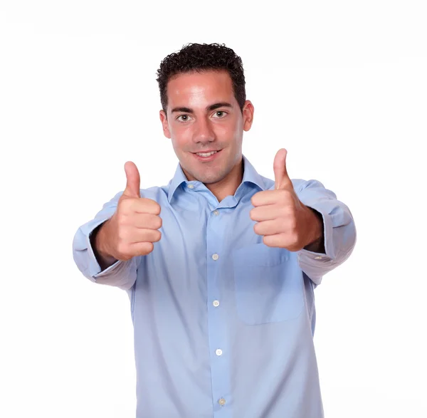 Přátelské hispánský muž s ok znamení — Stock fotografie