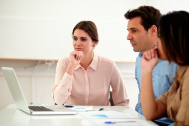 dalgın profesyonel grup laptop arıyorum