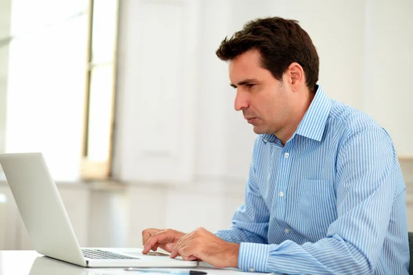 Handsome 30s businessman working with his laptop — Stock Photo, Image