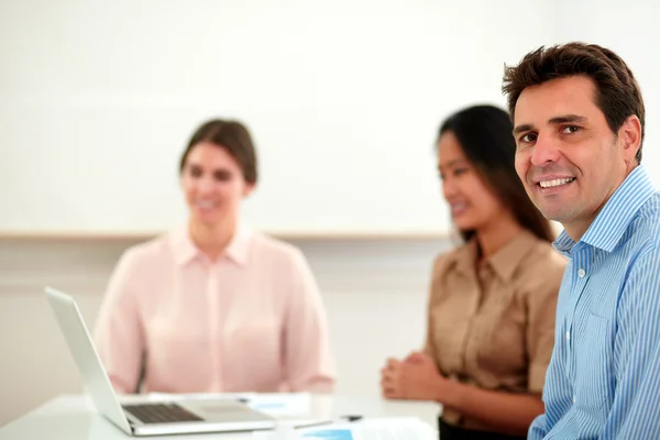 Handsome businessman looking and smiling at you — Stock Photo, Image