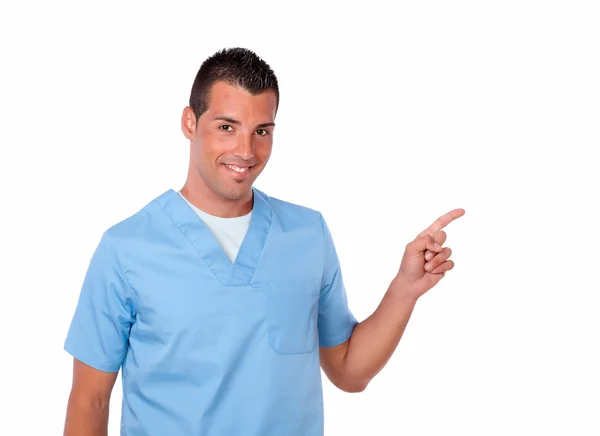 Adulto maschio infermiere indicando alla sua sinistra — Foto Stock