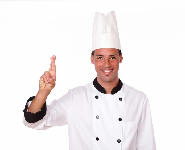 Привлекательный мужчина-шеф-повар со знаком удачи — стоковое фото