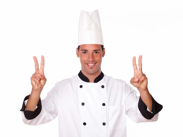 Profesionální mužský kuchař s prsty vítězství — Stock fotografie