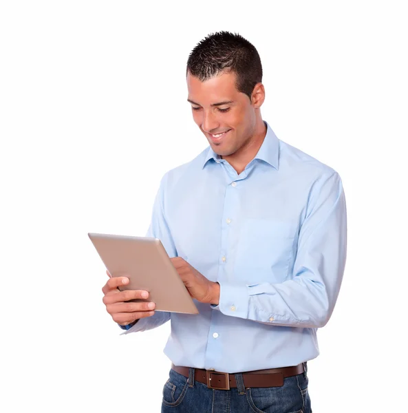 Carismático cara trabalhando com seu tablet pc — Fotografia de Stock