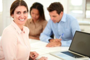 size gülümseyen güzel icra Bayan