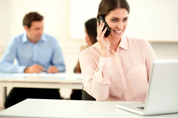 Pretty businesswoman speaking on her cellphone — Stock Photo, Image
