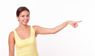 schattig Latijns-vrouw wijzend naar haar links