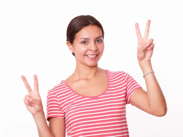 Hispanic lady with victory sign — Stock Photo, Image