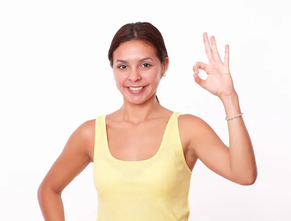 Alone latin lady with ok sign — Stock Photo, Image