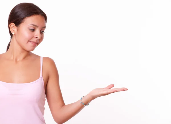 Frau hält linke Handfläche hoch — Stockfoto