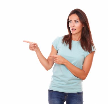 sürpriz hanım onu işaret