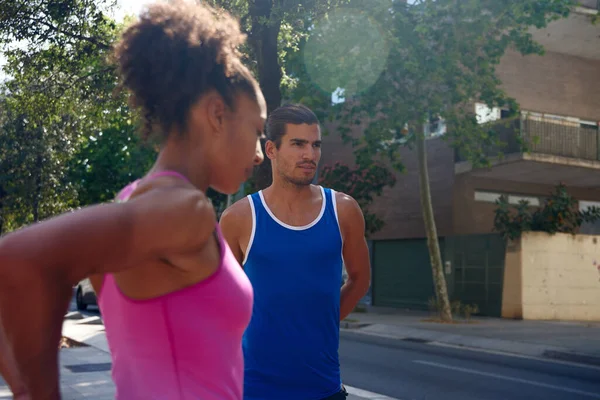 Pareja Haciendo Ejercicio Juntos Durante Sesión Entrenamiento Matutino Ciudad — Foto de Stock