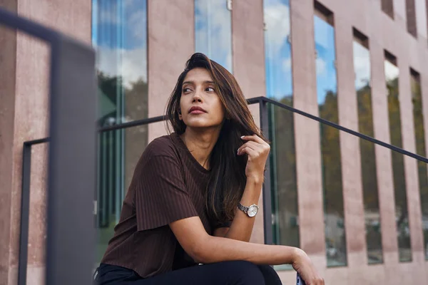 Young Thoughtful Businesswoman Sitting Front Office Building Looking Away — Stock Photo, Image