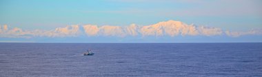 gün batımında alaska Dağları