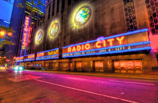 Radio city music hall & lichten — Stockfoto