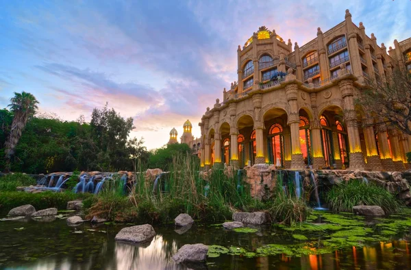 Saray & günbatımı