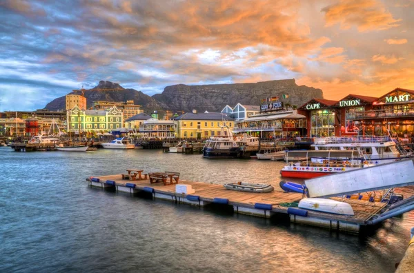 V & A Waterfront & pôr do sol — Fotografia de Stock