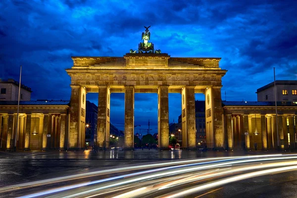 Puerta de Brandeburgo y hora azul — Foto de Stock