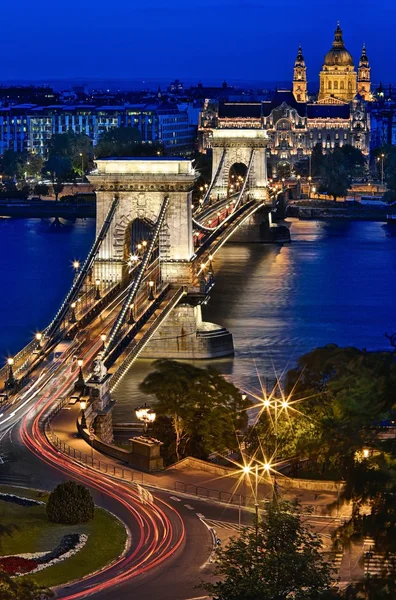 Ponte de corrente e hora azul — Fotografia de Stock