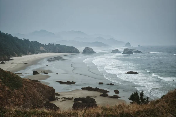 Photo Cannon Beach Foggy Cloudy Day — Stock Photo, Image