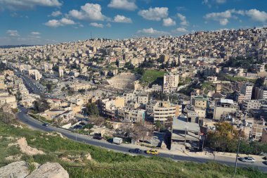 Gündüz vakti Amman şehrinin fotoğrafı.
