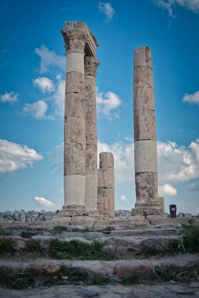 Kalenin ve Amman Jordan 'daki Roma imparatorluklarının fotoğrafları.
